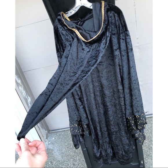 Cloak - Picture 6 of 6